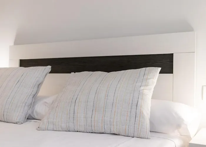 Hall V By Aston شقة