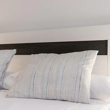 Hall V By Aston Apartamento